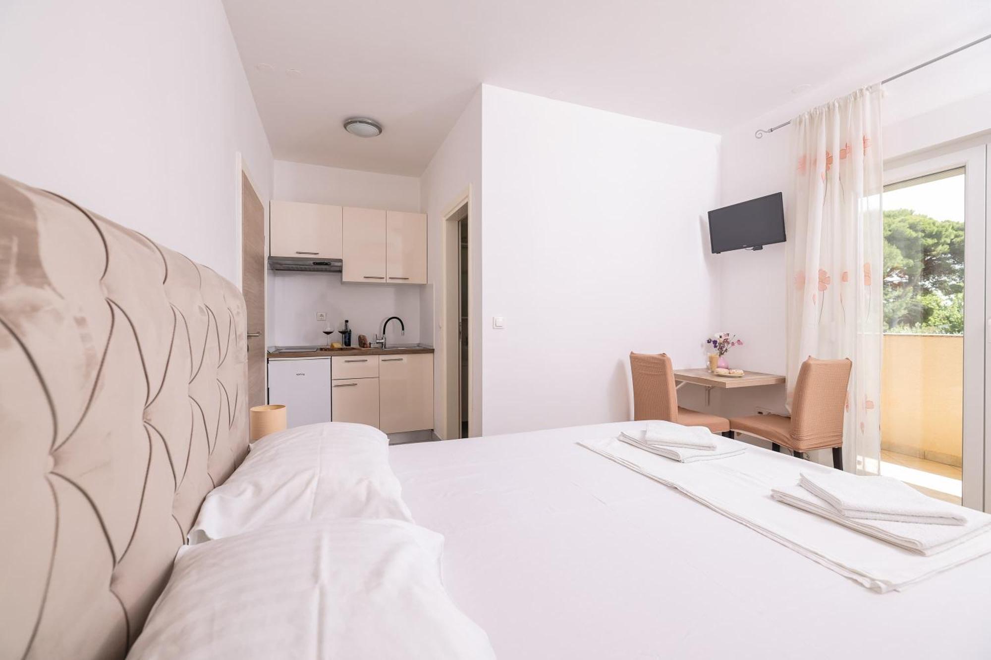 Apartments Becky On A Sandy Beach Without Crowd Sukošan Exterior foto